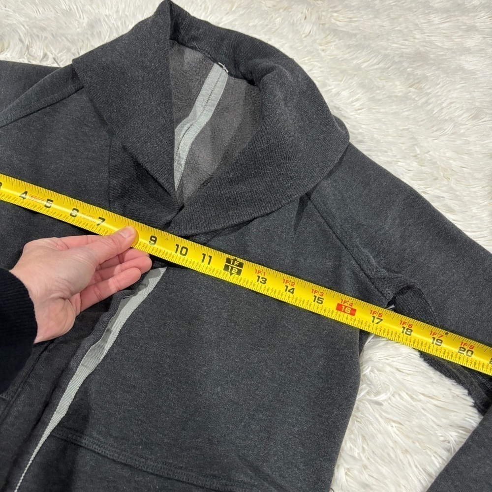 Lululemon Yin To My Yang Cardi Heathered Black / Soot Light Size 2 - Picture 7 of 15